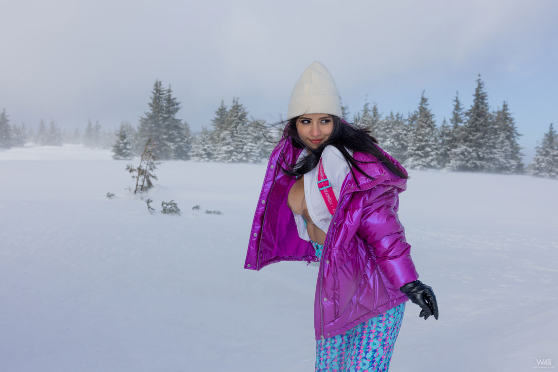 Iris Lucky Fun in the Snow