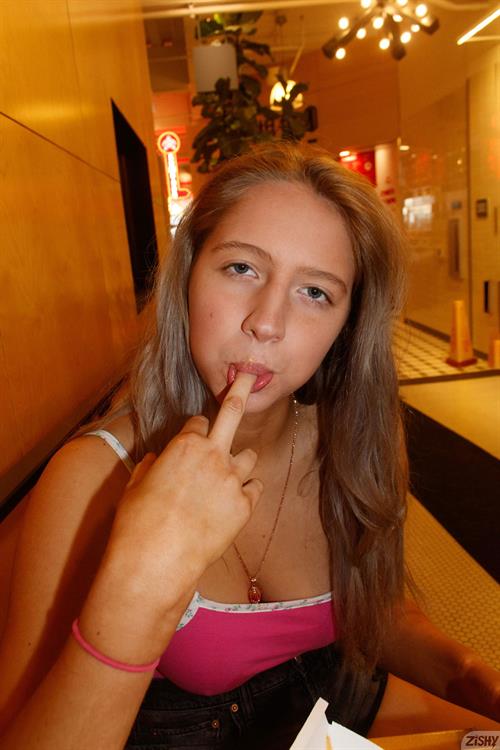 Maddie Crump Pictures Busty Maddie Crump