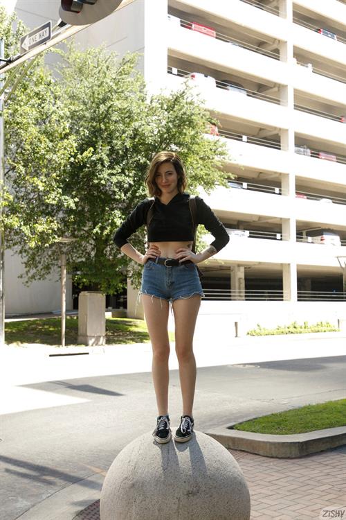 Maggie O Shannon Flashing her Tits