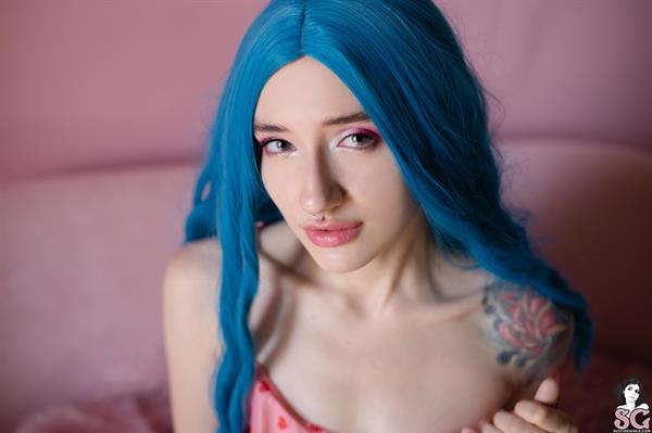 Unita Suicide Girl