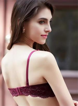 Unnamed model of underwear of Paerlan.