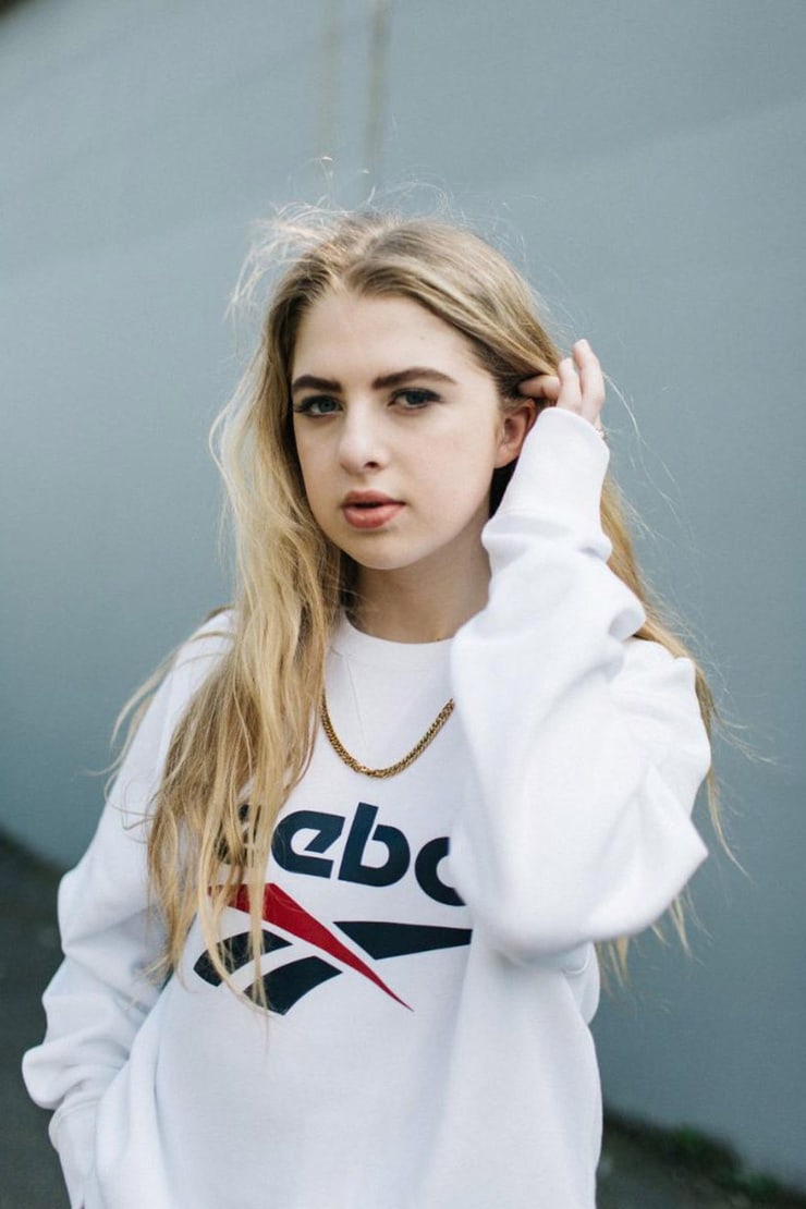 anais-gallagher