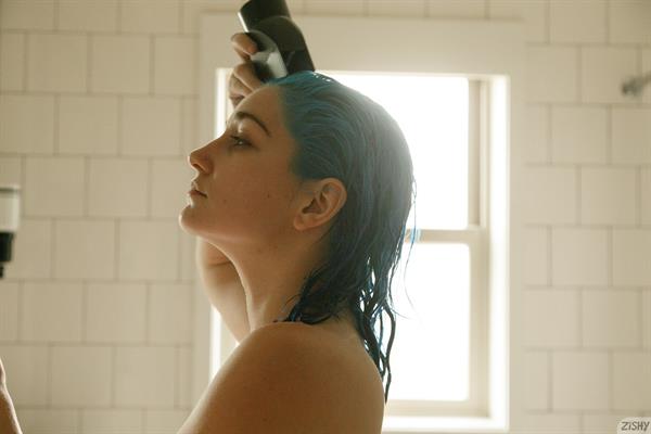 Skye Blue - Take A Shower (Zishy, 2020-11-12)