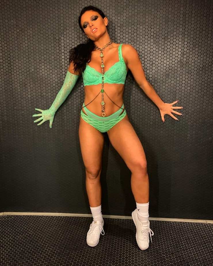 Jade Chynoweth in lingerie