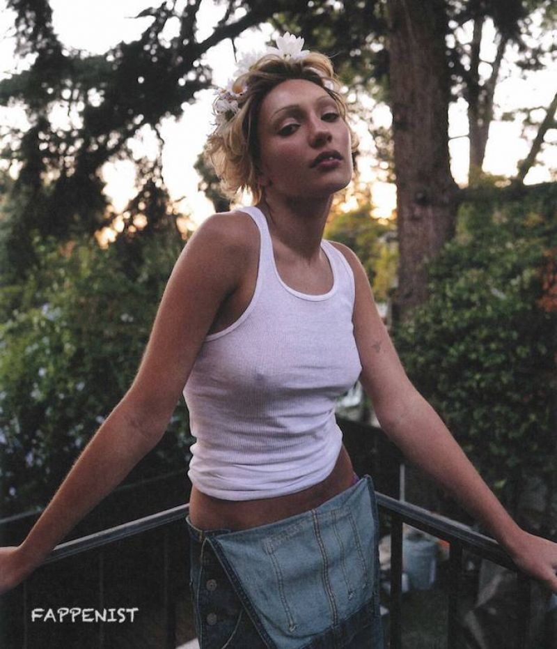 Maddie Ziegler Pictures Maddie Ziegler braless boobs in a sexy white tank top showing off her big tits nipples pokies from a new photoshoot.