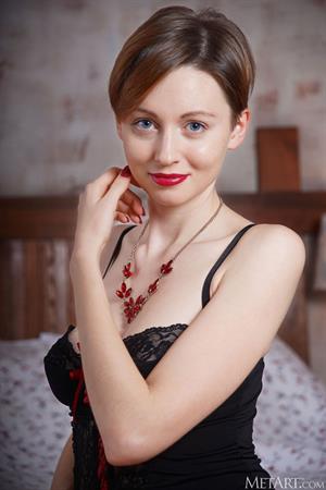 Lilu Rose Pictures Lilu Rose Classy Babe Shows off her Bush