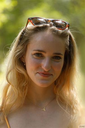 Athena Fleurs Life In Heat