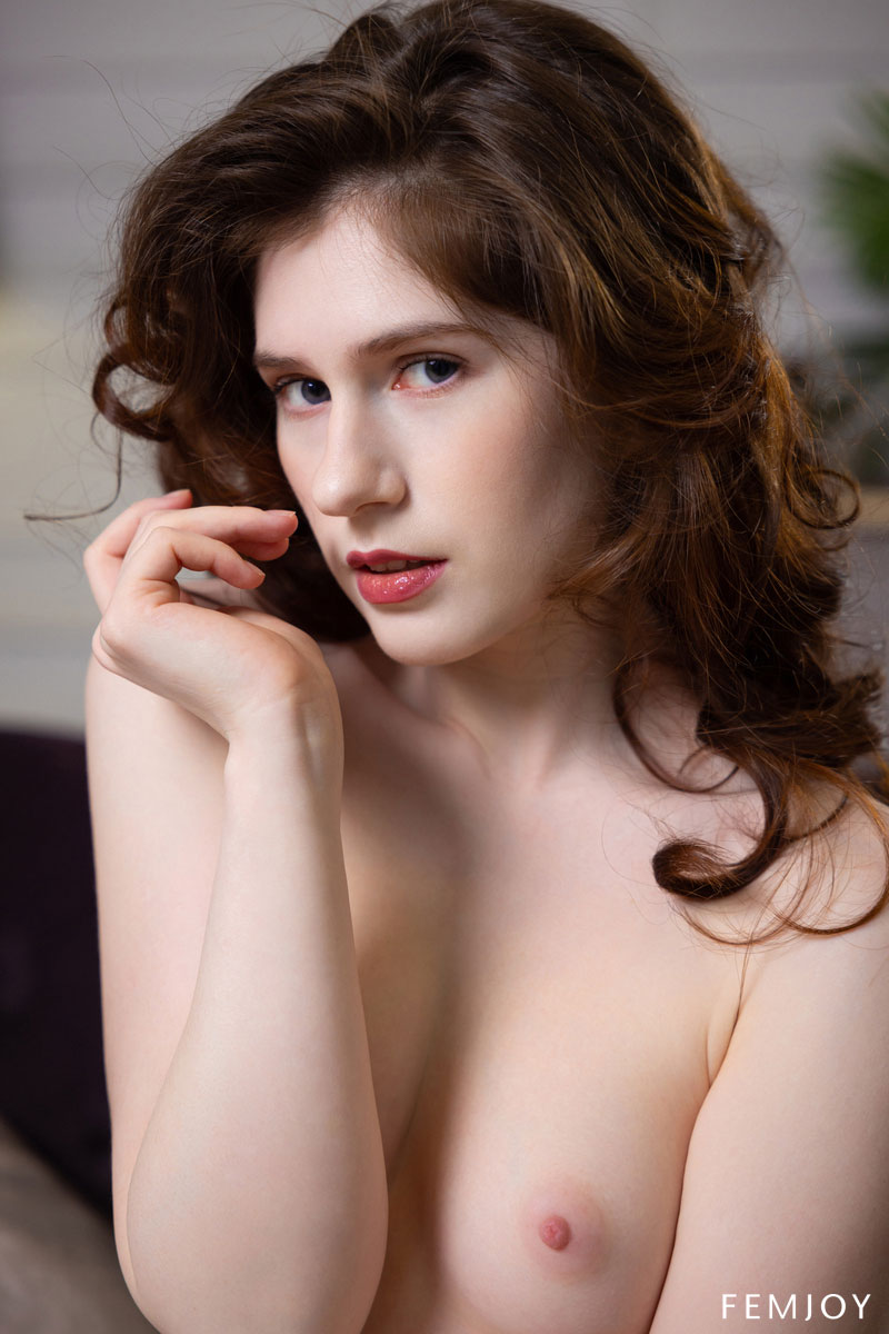 Hot Pearl Kinky Redhead