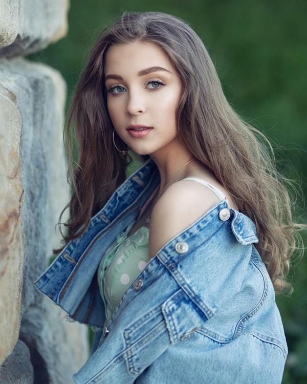 Polish Model Born in Poland April 30, 2006. Height: 5'7  . Relationship Status: Single