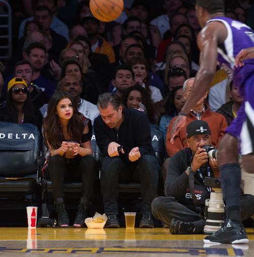 Selena Gomez Pictures Selena Gomez at Lakers vs Kings game 3/17/13