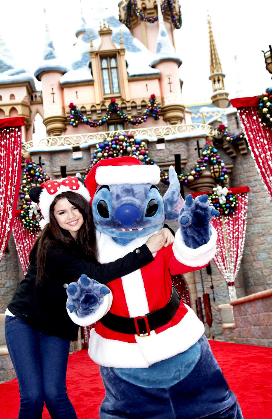 Selena Gomez - ABC Christmas Parade at Disneyland 11/7/09  