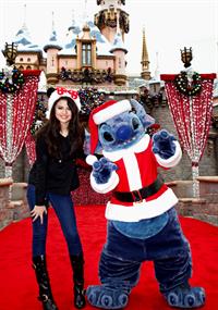 Selena Gomez - ABC Christmas Parade at Disneyland 11/7/09  