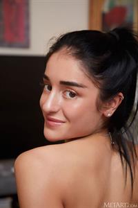 Ara Mix Petite Brunette