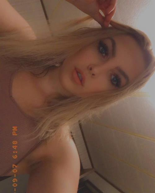 Bailey taking a selfie