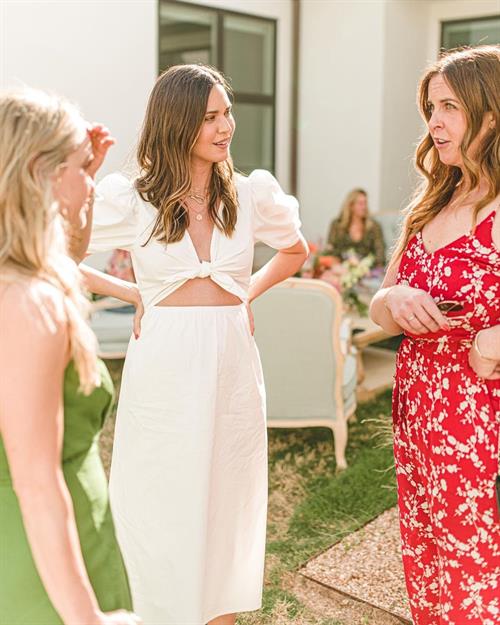 Odette Yustman taking a selfie