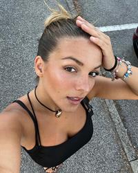 Samara Tramontana Selfie Pictures Selfie
