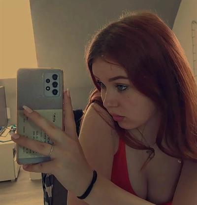 Mxchelle343 taking a selfie