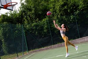 Guinevere Huney: Loves Balls