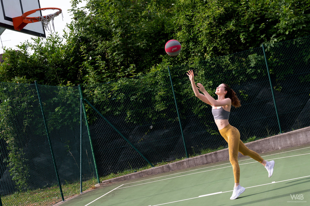 Guinevere Huney: Loves Balls