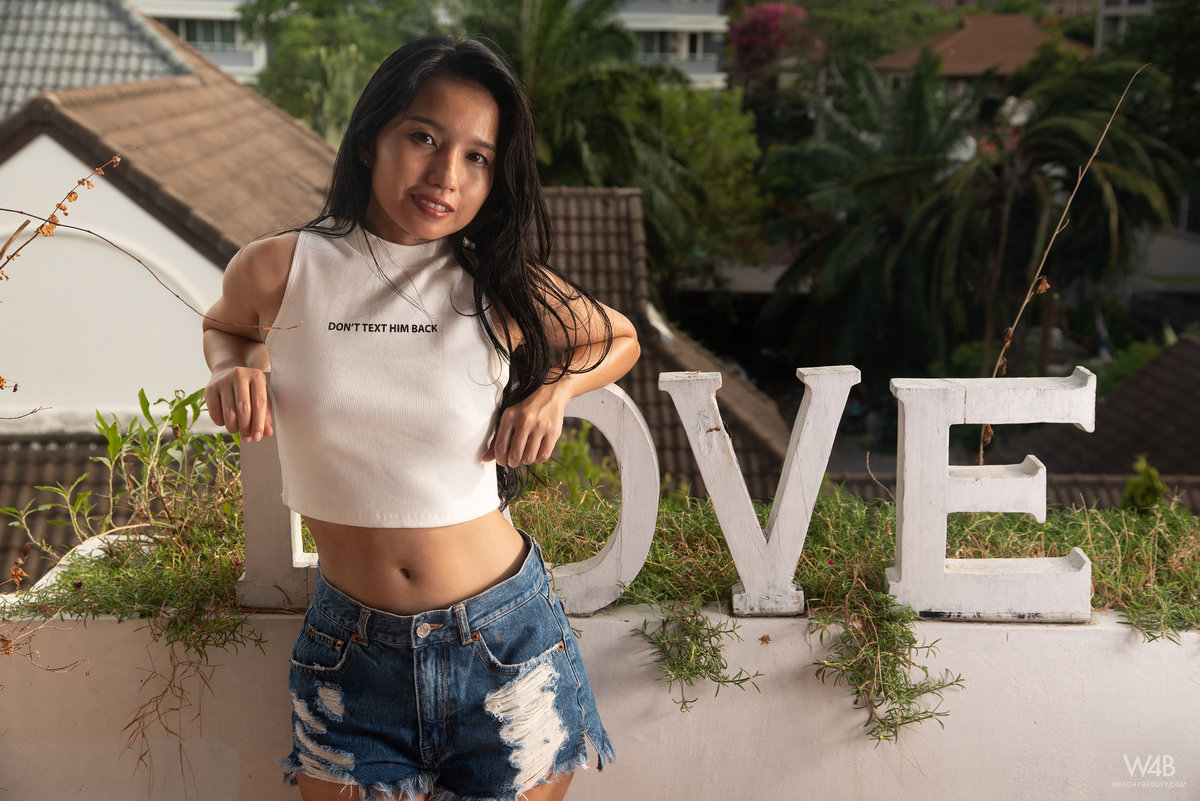 Norah: Hairy Sweetheart