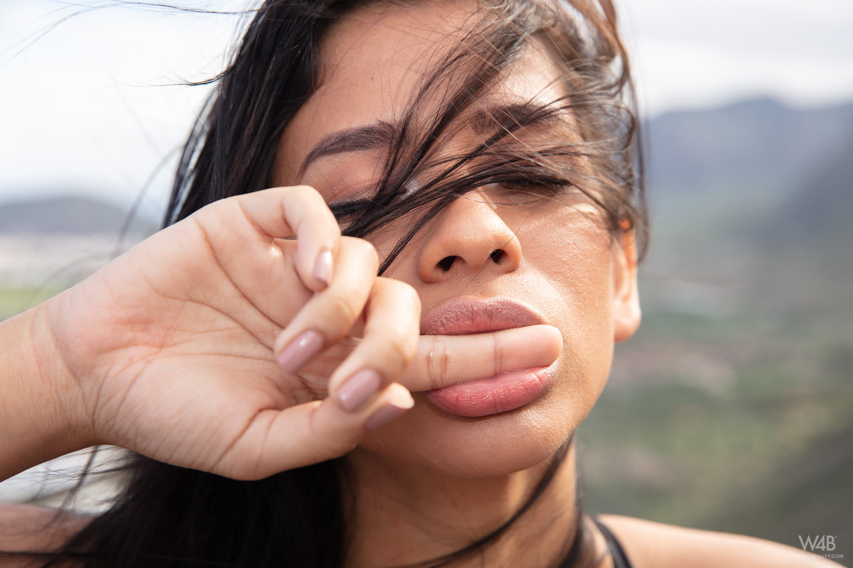 Karin Torres Pictures Karin Torres: Walk By The Sea