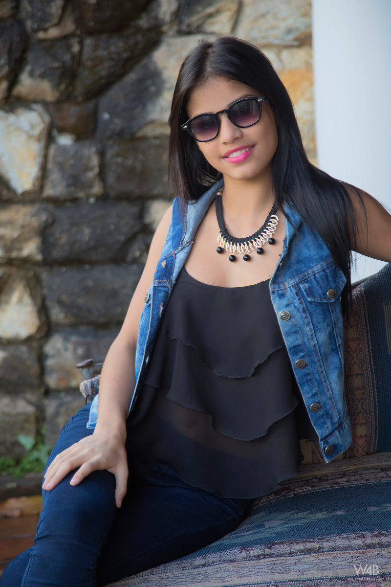 Denisse Gomez: Something Extra