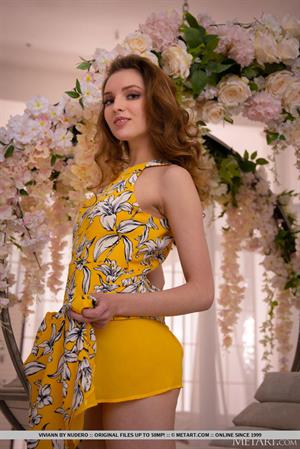 Viviann Nude Pictures Flower Power