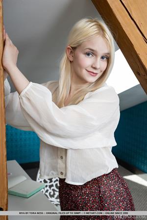 Riya Nude Pictures Presenting Riya