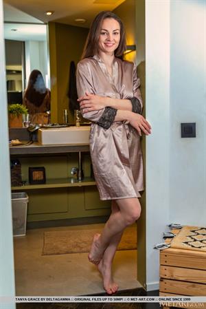 Tanya Grace Nude Pictures Spa Shower