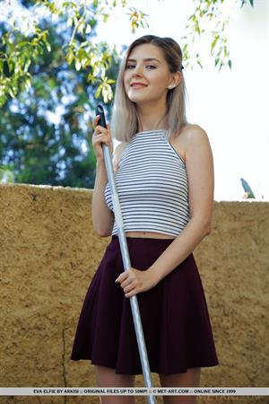 Eva Elfie Nude Pictures Clean Sweep