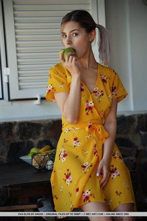 Eva Elfie Nude Pictures Flashed