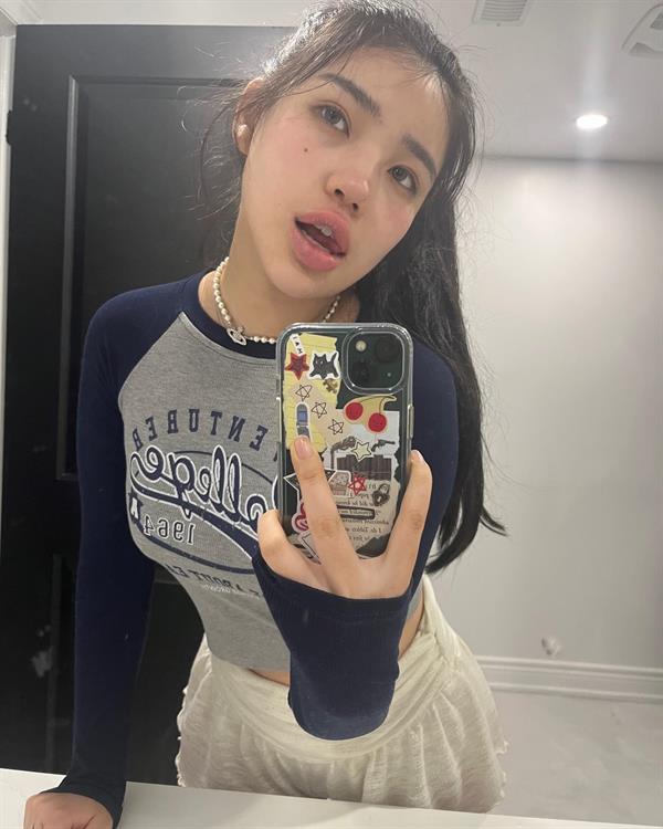 Hannah Kim taking a selfie