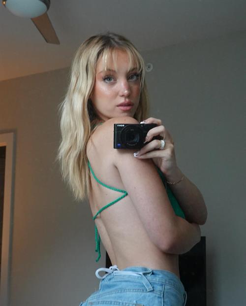 Riley Hubatka taking a selfie