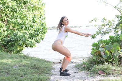 Havana Bleu hot workout milf with a big ass