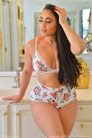 Carmela Nude Pictures Wet In The Tub