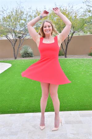 Veronica Nude Pictures Sporty Intro