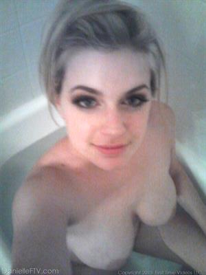 Vanna-II Nude Pictures La Pussy