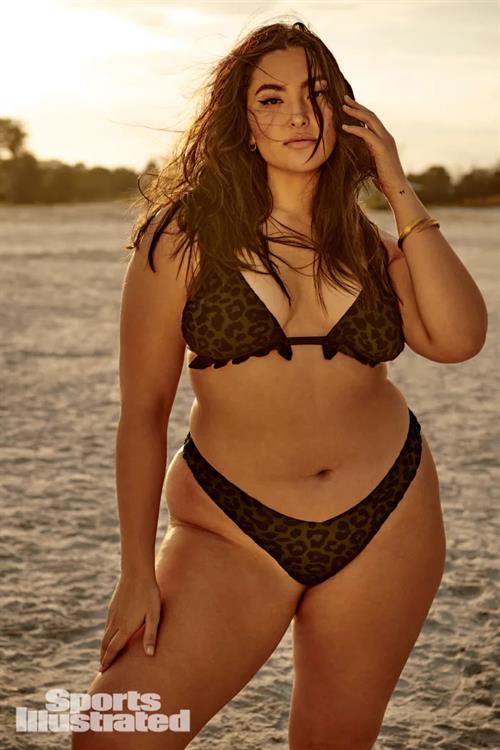 Yumi Nu Bikini Pictures Yumi Nu in a bikini