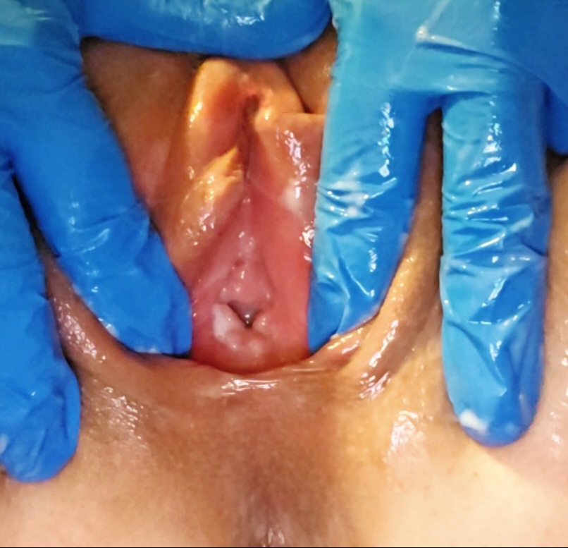 Charlotte taking a selfie and - pussy