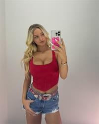 Sydney Thomas was a ring girl in the Mike Tyson vs Jake Paul fight