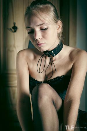 Luise Nude Pictures Toy and Oil And Feet 1