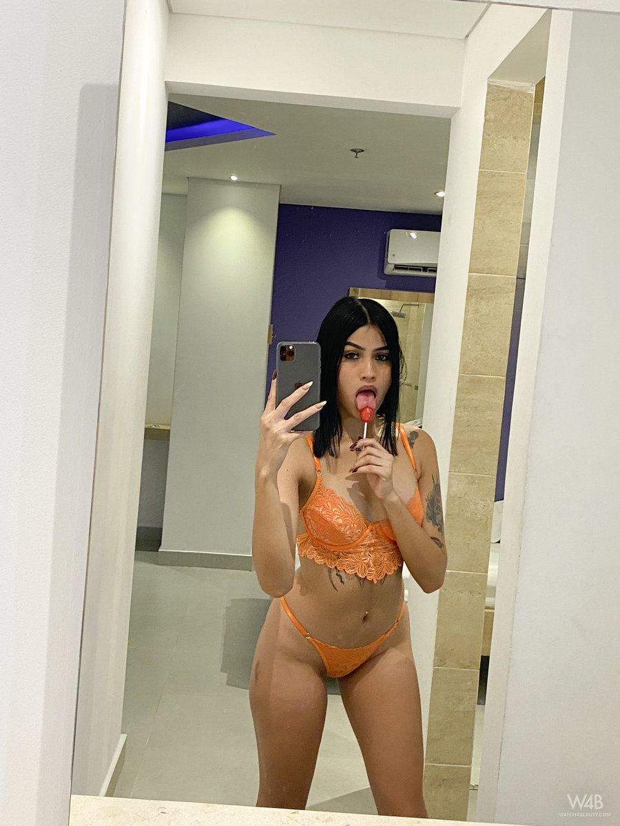 Sofia: Selfie 4U: Just For You