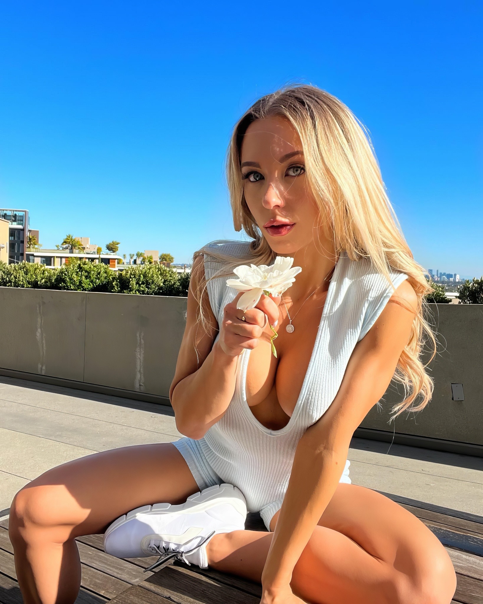 Sarah Houchens - Actress/Model/Influencer