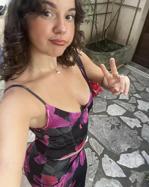 Alicia Manrique taking a selfie
