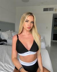 Lisa Bovolenta in a bikini