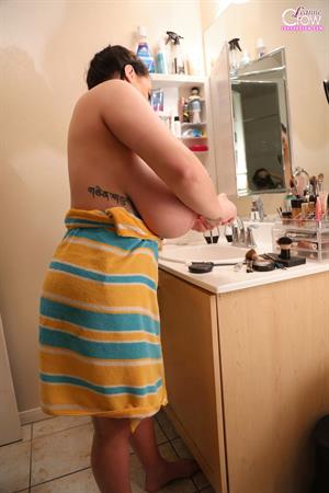 Leanne Crow Nude Pictures Leanne Crow - Diary day After Shower - Set 1