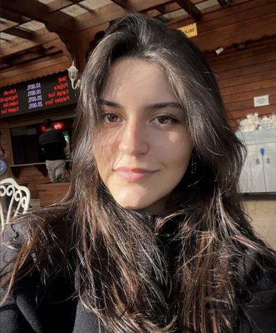 Zeynep taking a selfie