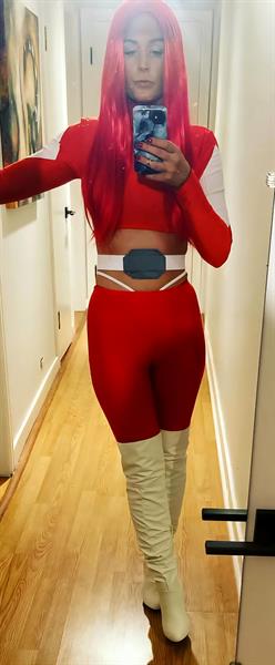 Chelsea Blacknimara taking a selfie