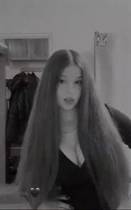 Agara taking a selfie