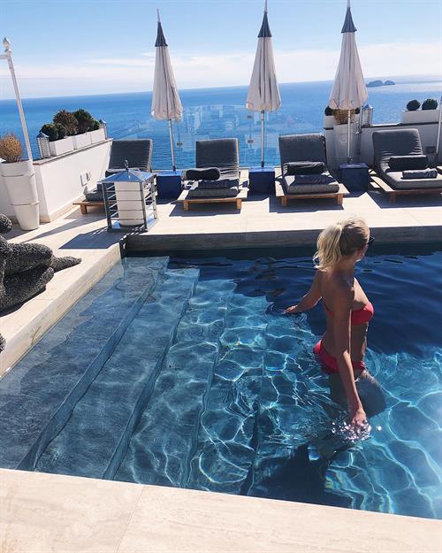 Sara Skjoldnes Adams in a bikini